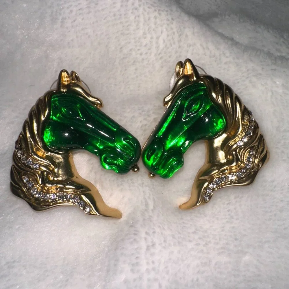 Vintage Gold Tone Emerald Green Glass Horse Head Statement Earrings Rhinestones - Picture 1 of 7